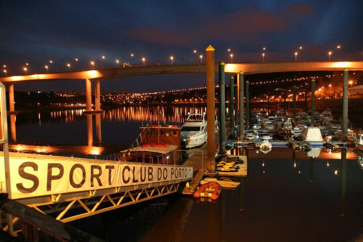 Sleepboat Barco Botel *